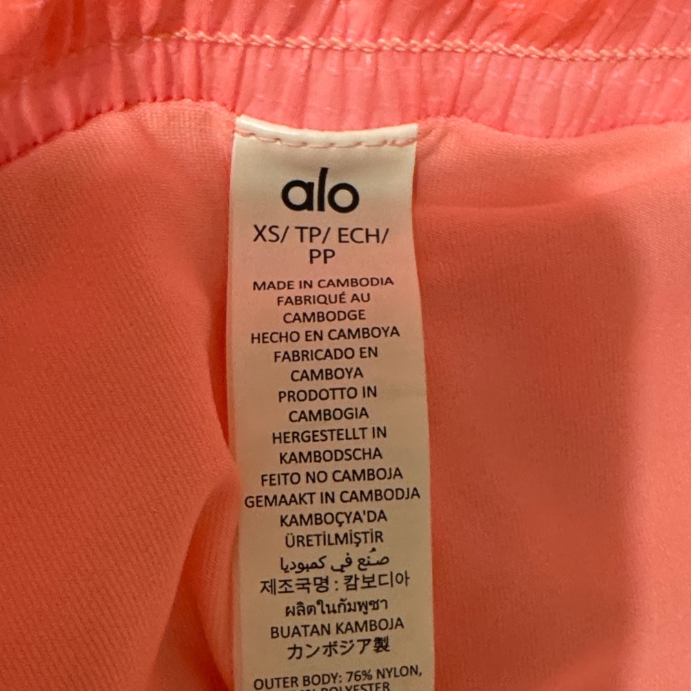 Alo Yoga Women's Game Time Neon Pink Bubblegum Shorts - Picture 6 of 12